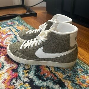 Women’s Nike blazers green suede